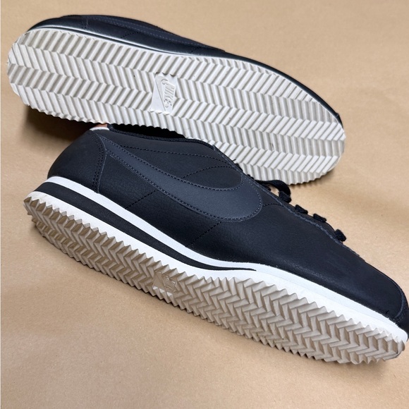 Nike classic Cortez black rose gold Women's Black Sneakers size: 9 - Picture 7 of 8